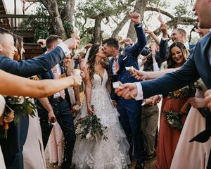 Image post by @theknot on Instagram
