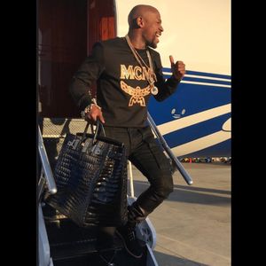 Image post by @floydmayweather on Instagram