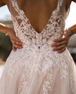 Image post by @theknot on Instagram