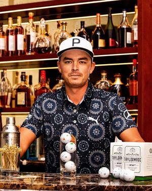 Image post by @taylormade_golf_japan on Instagram