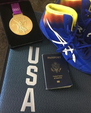 Image post by @alliseeisgold on Instagram
