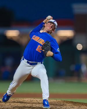 Image post by @GatorsBB on Twitter