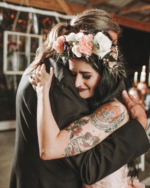 Image post by @thismodernlovephoto on Instagram