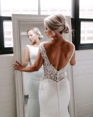 Image post by @theknot on Instagram