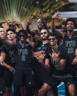 Image post by @fiuhoops on Instagram