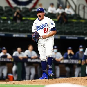 Image post by @losdodgers on Instagram