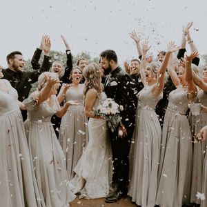 Image post by @theknot on Instagram