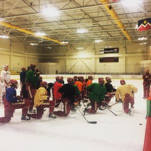 Image post by @du_hockey on Instagram