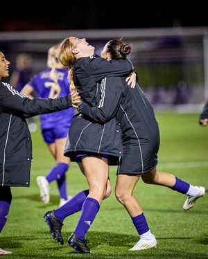 Image post by @uw_wsoccer on Instagram