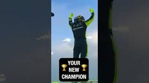 Video post by @nascaronfox on YouTube