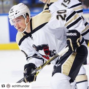 Image post by @du_hockey on Instagram