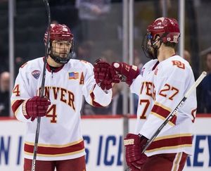 Image post by @du_hockey on Instagram