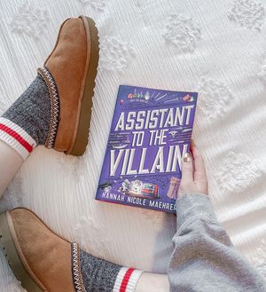 Image post by @blondiereads_ on Instagram