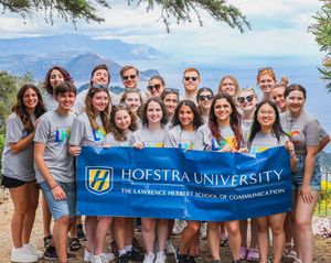 Image post by @hofstrau on Instagram