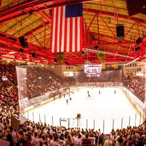 Image post by @du_hockey on Instagram