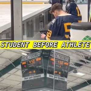 Image post by @collegehockeybuzz on Instagram