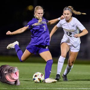 Image post by @uw_wsoccer on Instagram