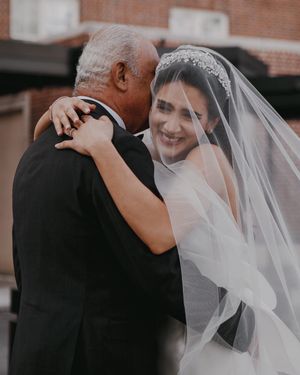 Image post by @thismodernlovephoto on Instagram