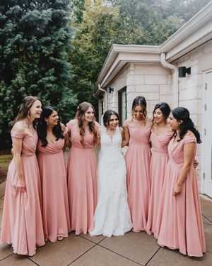 Image post by @thismodernlovephoto on Instagram