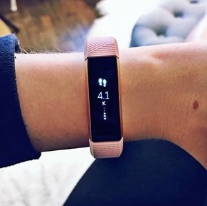 Image post by @fitbit on Instagram
