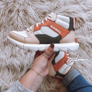 Image post by @dsw on Instagram