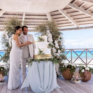 Image post by @theknot on Instagram