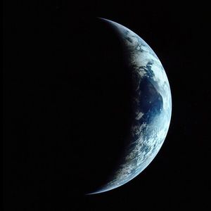 Image post by @nasaartemis on Instagram