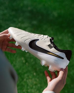 Image post by @soccerdotcom on Instagram