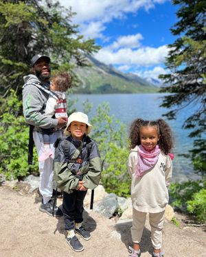 Image post by @alliseeisgold on Instagram