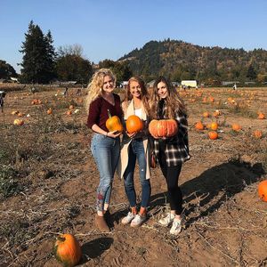 Image post by @jessicaahull on Instagram