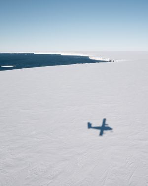 Image post by @white.desert.antarctica on Instagram