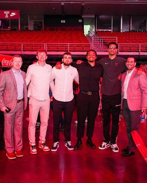 Image post by @tumbbhoops on Instagram