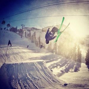 Image post by @uscskiandsnowboard on Instagram
