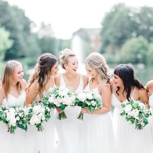 Image post by @theknot on Instagram