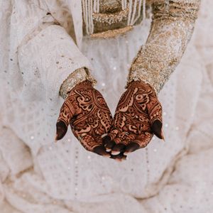 Image post by @thismodernlovephoto on Instagram
