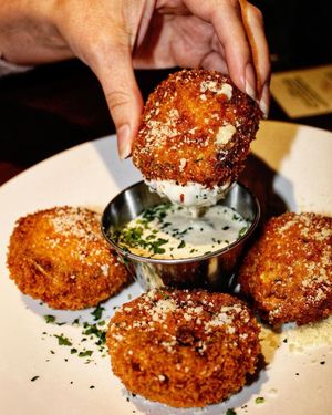 Image post by @houlihans on Instagram