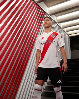 Image post by @soccerdotcom on Instagram