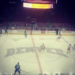 Image post by @du_hockey on Instagram