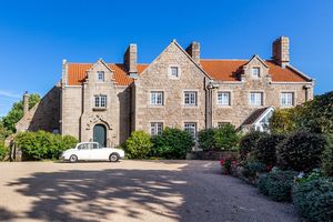 Image post by @christiesrealestate on Instagram