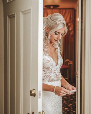 Image post by @thismodernlovephoto on Instagram