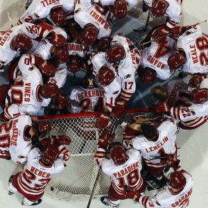 Image post by @du_hockey on Instagram