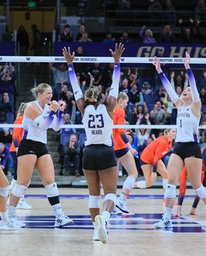 Image post by @uwvolleyball on Instagram