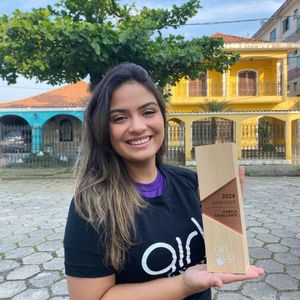 Image post by @girlupbrasil on Instagram