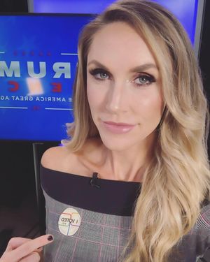 Image post by @laraleatrump on Instagram