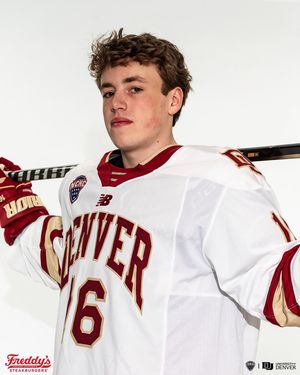 Image post by @du_hockey on Instagram
