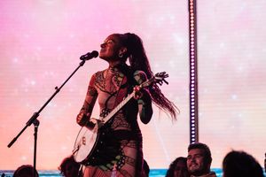 Image post by @iHeartRadio on Twitter