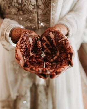 Image post by @thismodernlovephoto on Instagram
