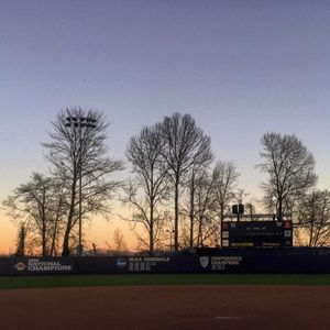 Image post by @uwsoftball on Instagram