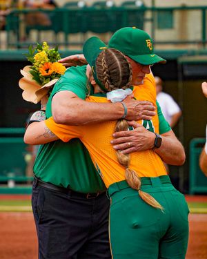 Image post by @BaylorSoftball on Twitter