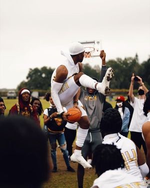 Image post by @pylon7on7 on Instagram